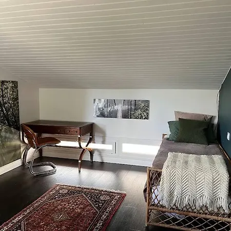 Beautiful Air-conditioned House With Pool Villa *