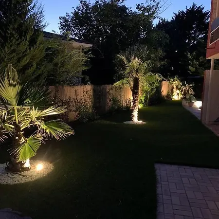 Beautiful Air-conditioned House With Pool Villa