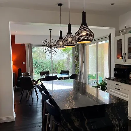 Beautiful Air-conditioned House With Pool Villa